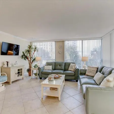 2031-Shoreline Towers Beach Vacation Condo Free Beach Setup
